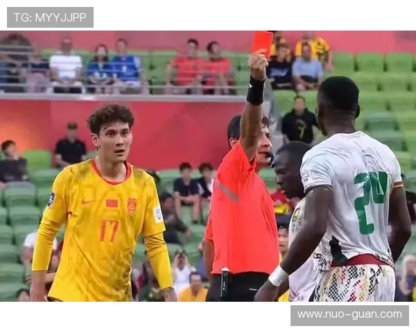 拜合拉木踩人逃红 VAR介入喀麦隆主帅暴怒 拜合拉木踩人逃红 VAR介入喀麦隆主帅暴怒